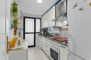 Réfrigérateur, micro-ondes, four, lave-vaisselle