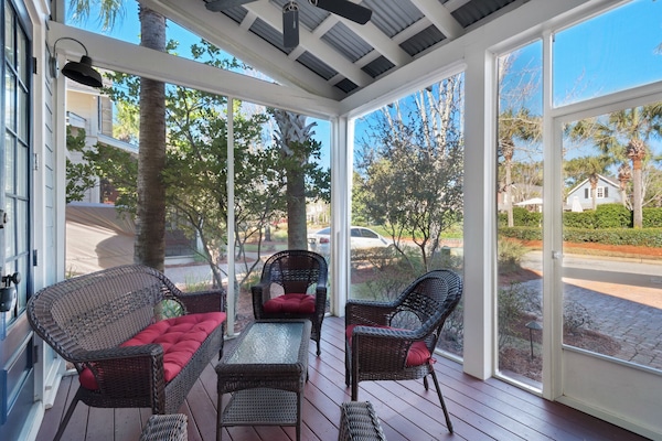 Front porch facing the Bungalo's swimming pool