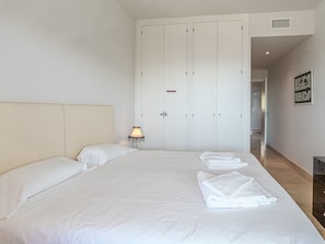 2 habitaciones, tabla de planchar con plancha y wifi gratis 