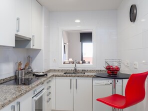 Réfrigérateur, micro-ondes, four, lave-vaisselle