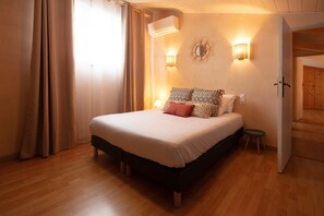 Suite Junior | Décor unique, ameublement unique, bureau