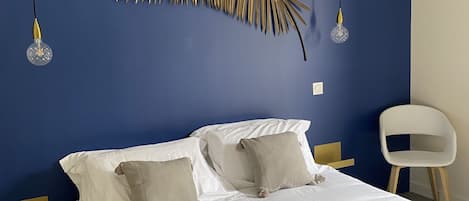 Suíte júnior | Individualmente decorados, individualmente mobiliados, escrivaninha