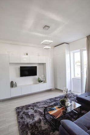 Superior Apartment, City View | Living area