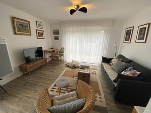 TV - 008 - Pretty contemporary villa with pool (SOULAC SUR MER)