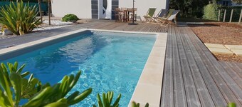 008 - Pretty contemporary villa with pool