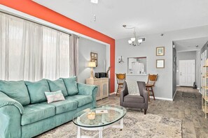 Een televisie, een dvd-speler en een kantoor