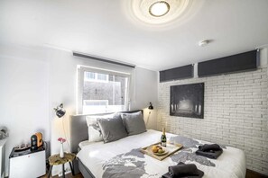 Decoración personalizada, muebles diferentes y wifi gratis 