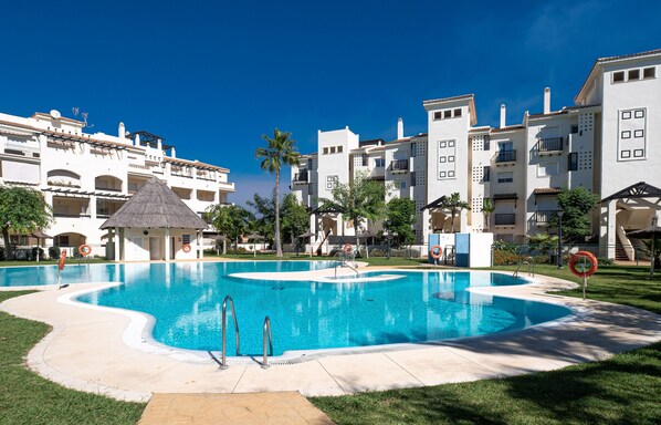 Apartment  with swimming pool