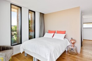 5 bedrooms, in-room safe, iron/ironing board, free WiFi