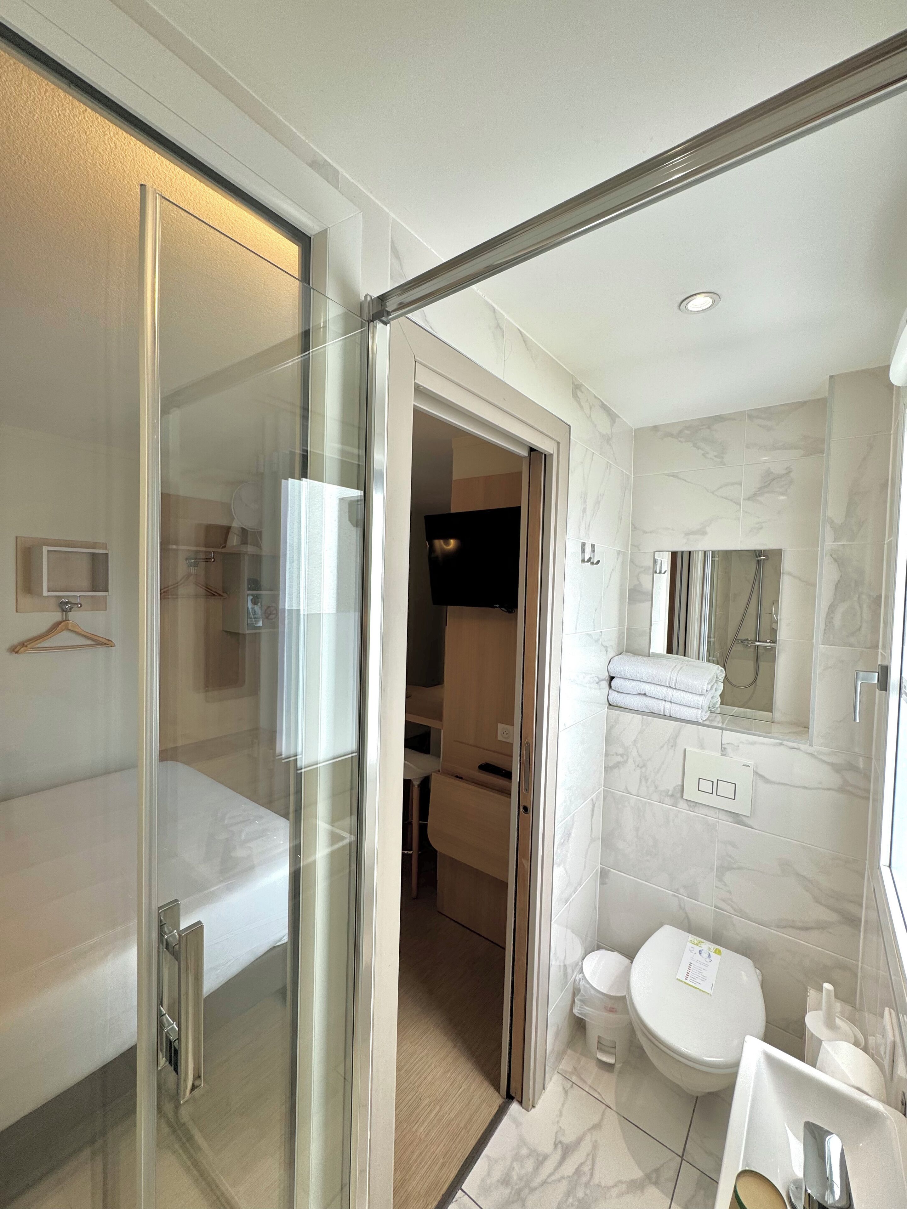triple studio | bathroom | shower, eco-friendly toiletries, hair dryer, towels