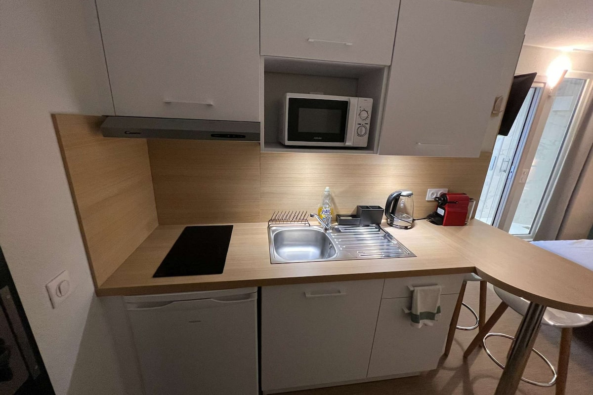 triple studio | private kitchenette | eco-friendly cleaning products, reusable coffee/tea filters