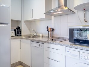 Fridge, microwave, dishwasher, coffee/tea maker