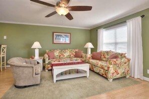 Flachbildfernseher, DVD-Player