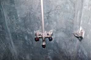 Triple Room | Bathroom shower