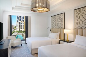 Ropa de cama hipoalergénica, camas con pillow-top y minibar 