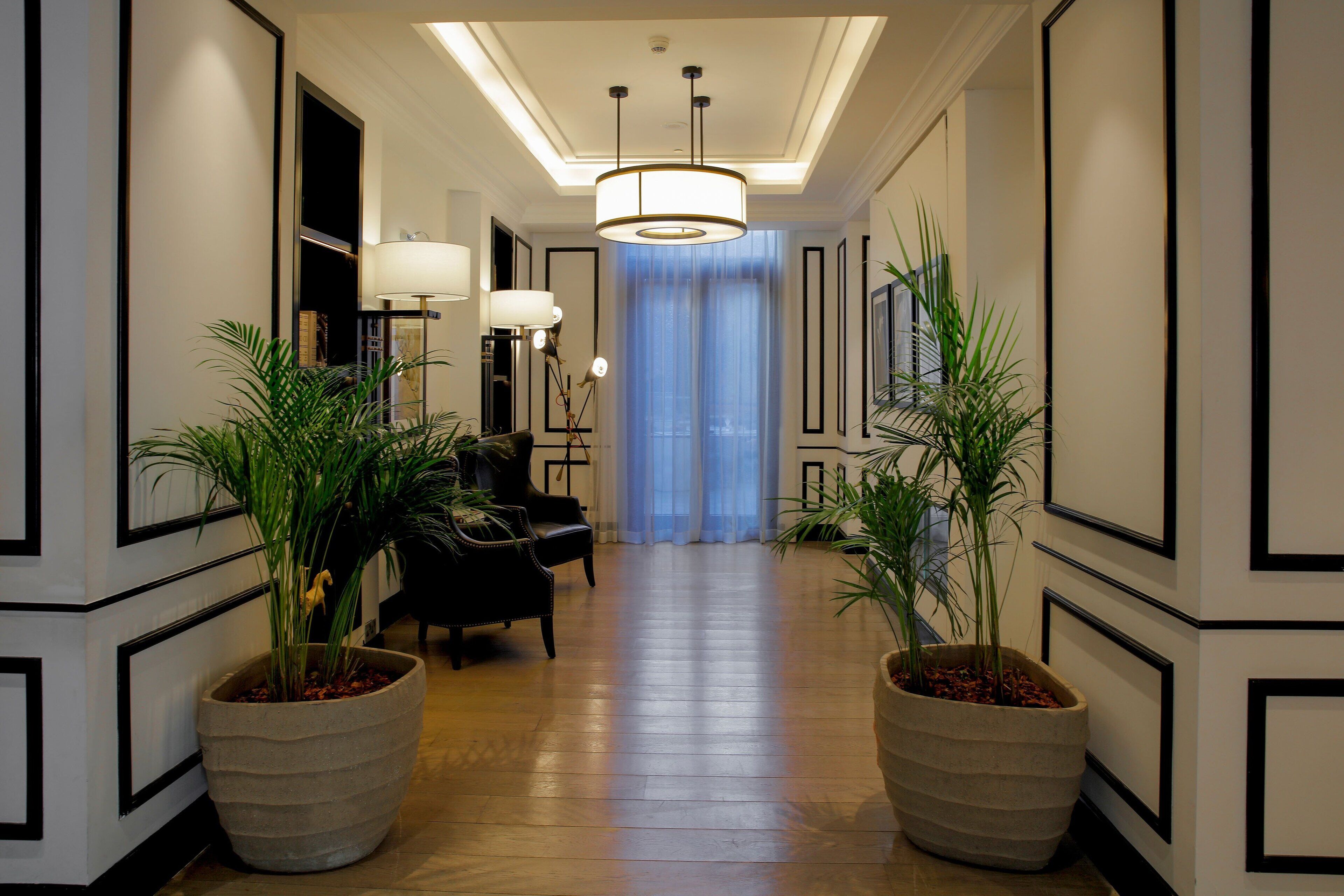 5 restaurants, breakfast, lunch, dinner served; italian cuisine