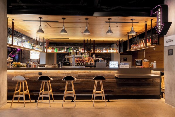 2 bars/lounges - Moxy Nashville Downtown (Nashville)