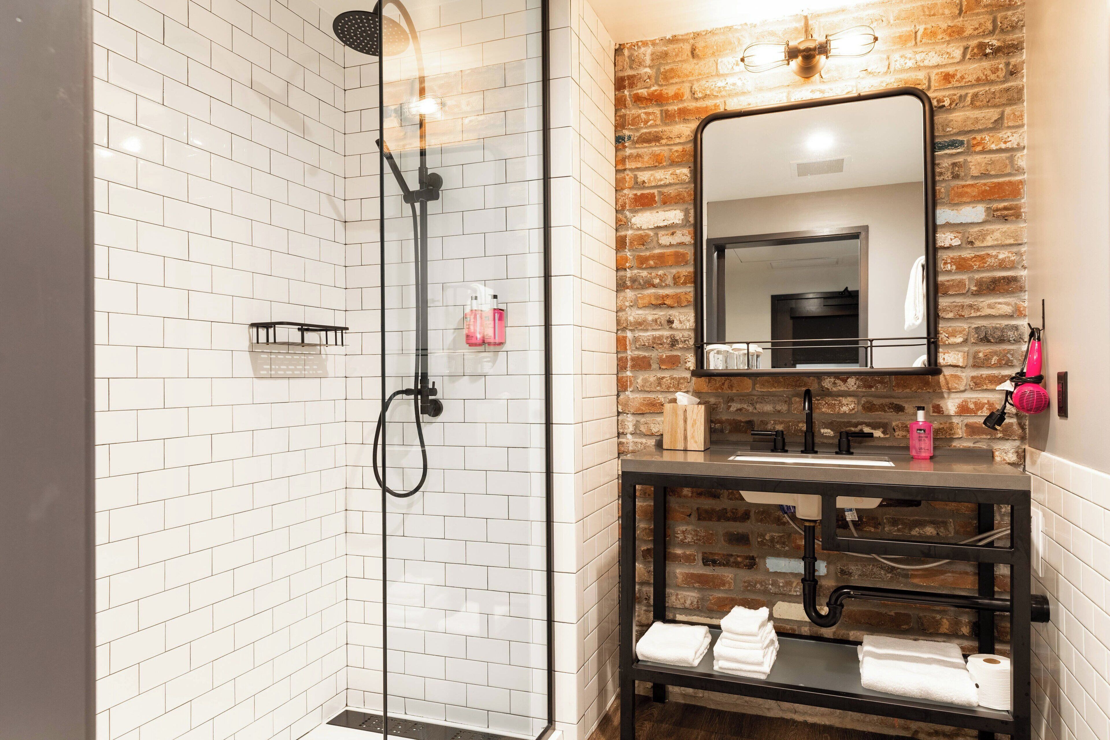 room, 1 queen bed, non smoking (windowless) | bathroom | hair dryer, towels, soap, shampoo