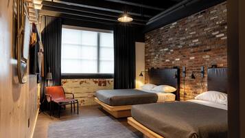 Escritorio, espacio para trabajar con laptop y insonorización