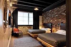 Desk, laptop workspace, soundproofing, free WiFi - Moxy Nashville Downtown (Nashville)