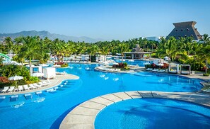 Outdoor pool - Mayan Palace, Acapulco- a beautiful beachfront resort, 2 bedroom suite (Acapulco)