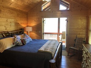 3 slaapkamers, een strijkplank/strijkijzer, gratis wifi, beddengoed