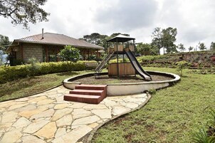 Área de juegos infantiles al aire libre