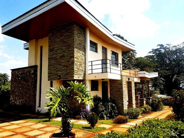 Exterior detail - The Jadav Gardens (Limuru)