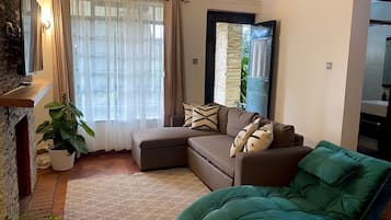 Comfort Villa | Living area | Flat-screen TV
