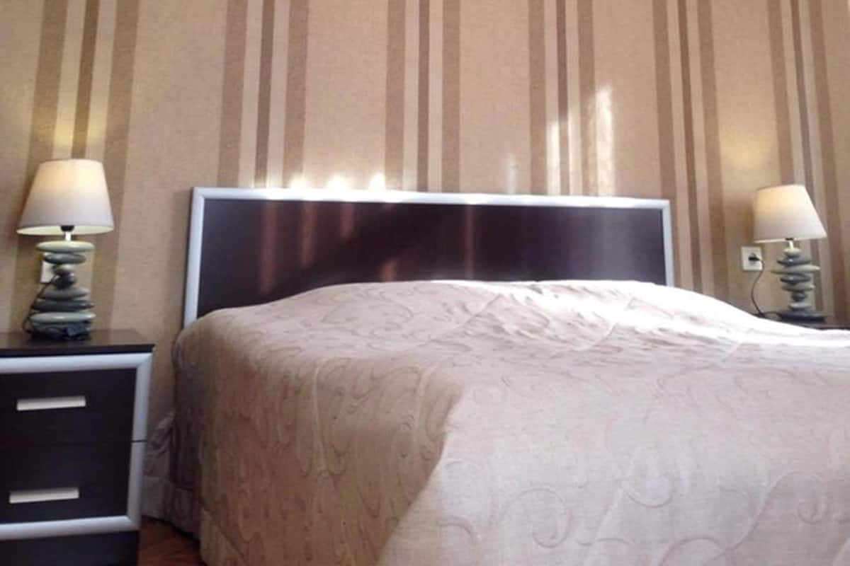 Ropa de cama de alta calidad y escritorio