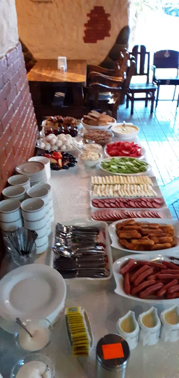 Daily buffet breakfast (GEL 10 per person) - Irise Hotel (Batumi)