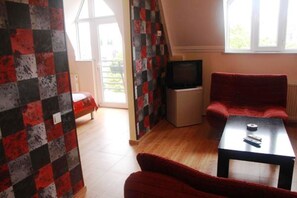 ห้องแฟมิลี่สวีท, วิวเมือง | เครื่องนอนระดับพรีเมียม, โต๊ะทำงาน, เตารีด/โต๊ะรีดผ้า, Wi-Fi ฟรี