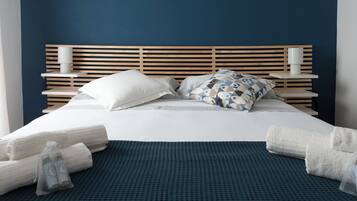 Chambre Double Standard, salle de bains privée, vue partielle sur la mer | Literie de qualité supérieure, couette en duvet d'oie