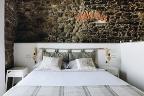 Deluxe Suite | Premium bedding, down comforters, individually decorated - Punto Zero (Vernazza)