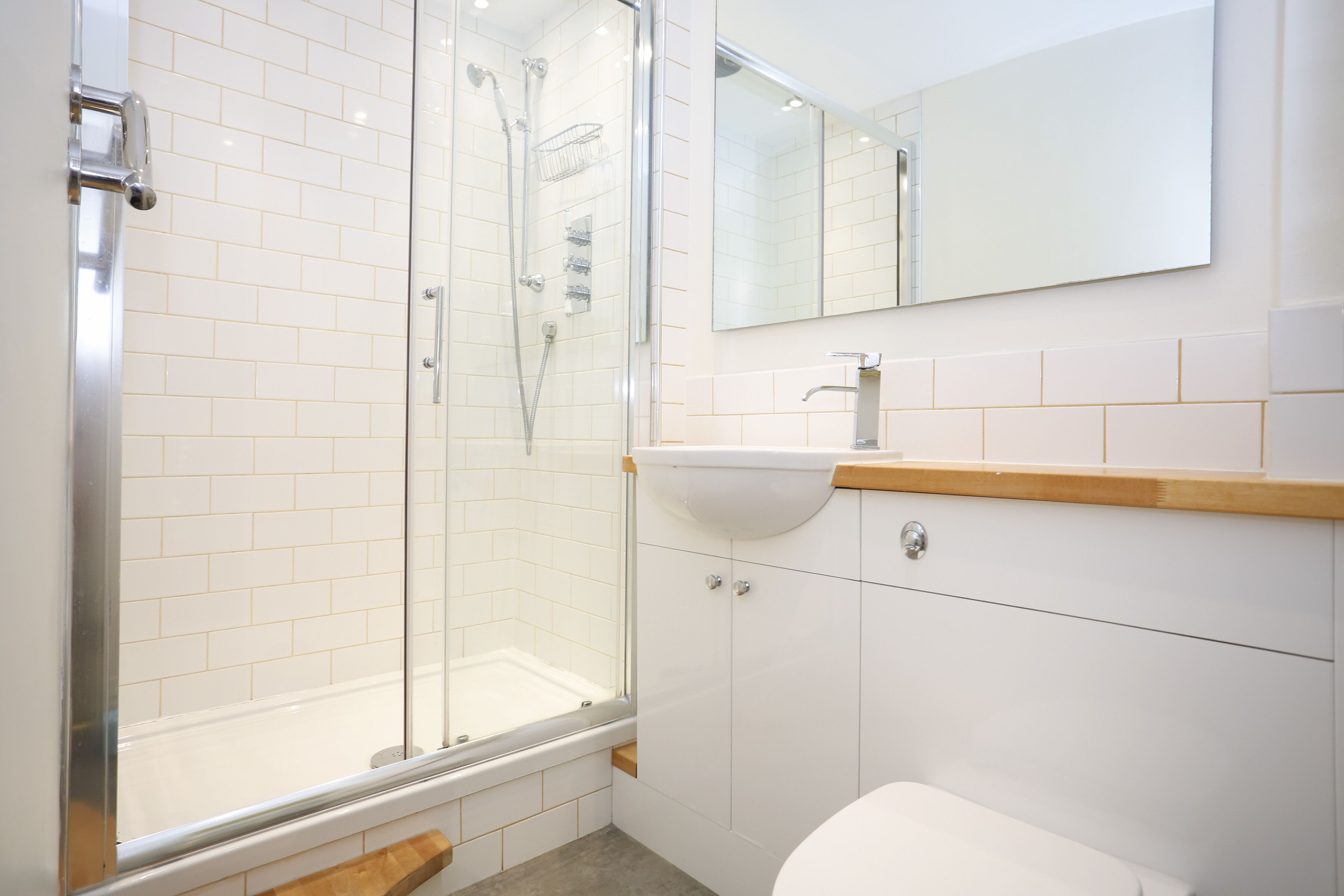 City Apartment, 2 Bedrooms, Non Smoking, Kitchen | Bathroom amenities | Separate bathtub and shower, free toiletries, hair dryer, towels