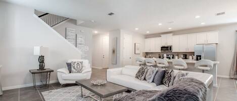 Een televisie, videogames en tafelvoetbal