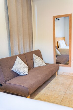 Chambre Confort | Minibar, rideaux d’obscurcissement, système d’insonorisation
