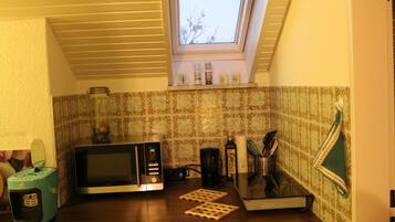 Apartment (Norderaltendeich) | Private kitchen | Fridge, microwave, stovetop, dishwasher