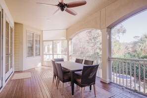 Outdoor dining - 28 Moonshell - Luxury in Folly Field (Hilton Head Island)