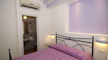 Basic Double Room | 1 bedroom, in-room safe, desk, cribs/infant beds