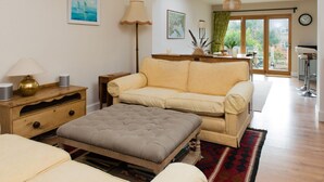 Leilighet – deluxe, 3 soverom, hageutsikt | Oppholdsrom