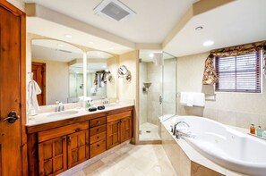 Hair dryer, towels, soap, shampoo - Austrian Condo Vail Village, Breakfast, Daily Housekeeping Parking
3 Bed, 3 Bath (Vail)