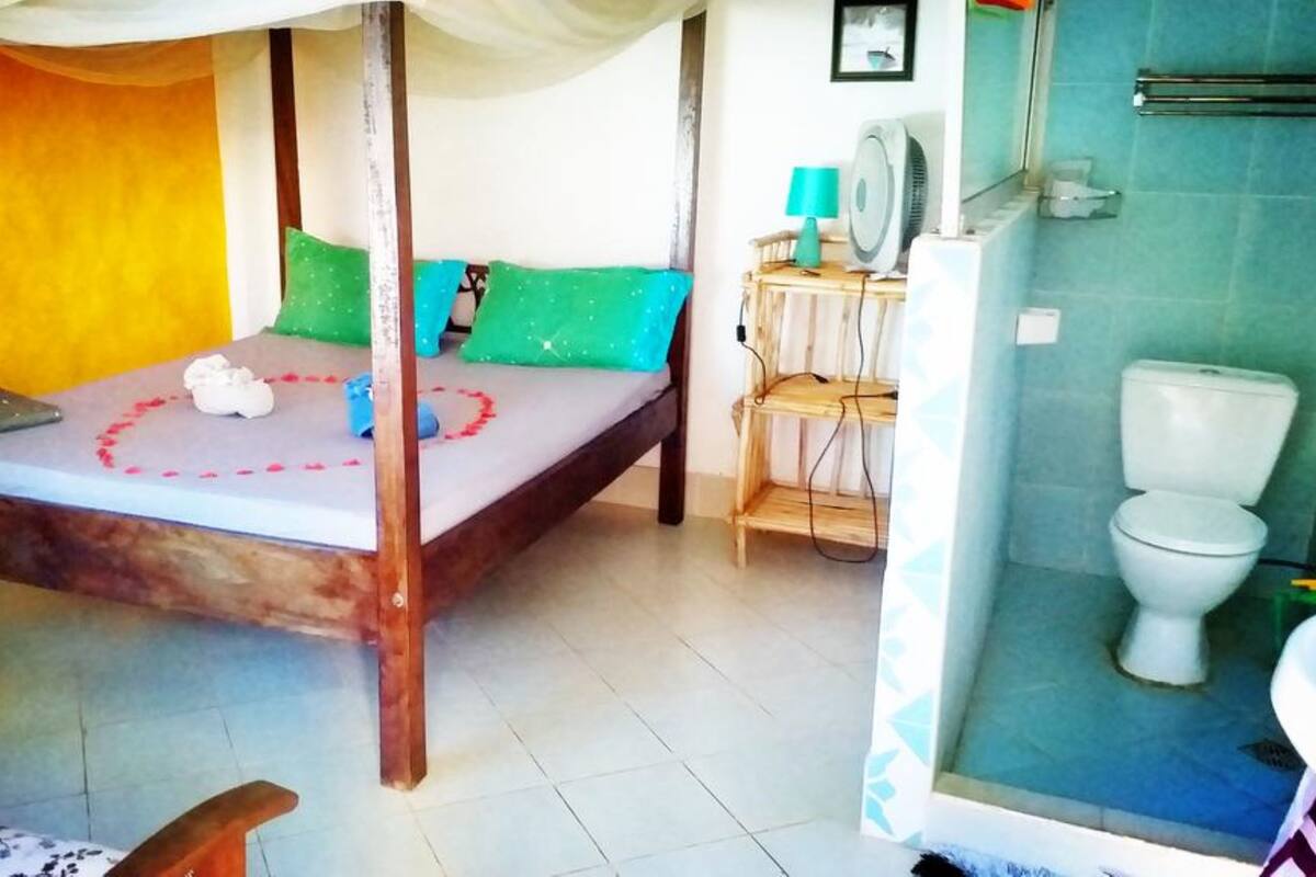 Chambre Double, salle de bains privée | Literie de qualité supérieure, matelas mémoire de forme, bureau