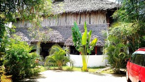 Front of property - Diani Hostel (Diani Beach)