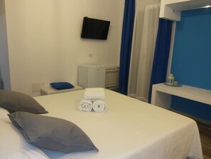 Dobbeltværelse - privat badeværelse (Azzurra) | Premium-sengetøj, minibar, individuelt design, individuel indretning