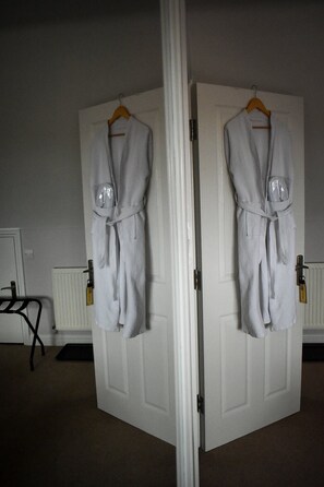 Kamar Double, ensuite (Yew 2nd floor) | Kedap suara, Wi-Fi gratis, dan seprai linen