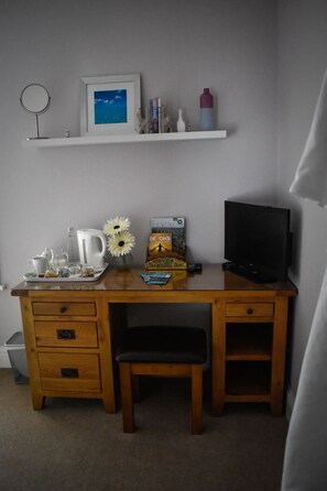 Einzelzimmer, eigenes Bad (Ash) | Schallisolierte Zimmer, kostenloses WLAN, Bettwäsche