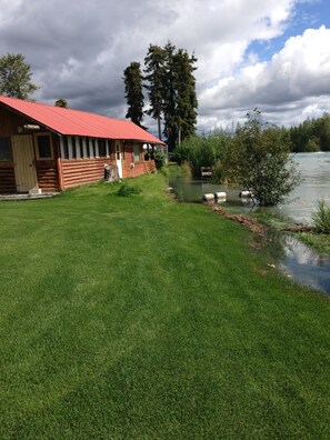 Exterior - Best salmon/rainbow fishing - no elbow to elbow, take rental to best spot! FUN! (Soldotna)
