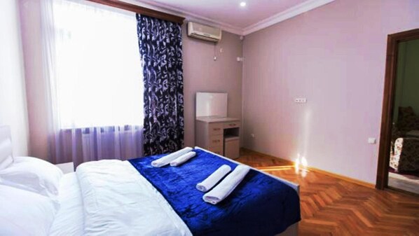Family Triple Room, City View - Hotel Cattaleya (Batumi)