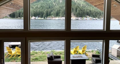 Waterfront Cabin on Deer Lake with Private Dock